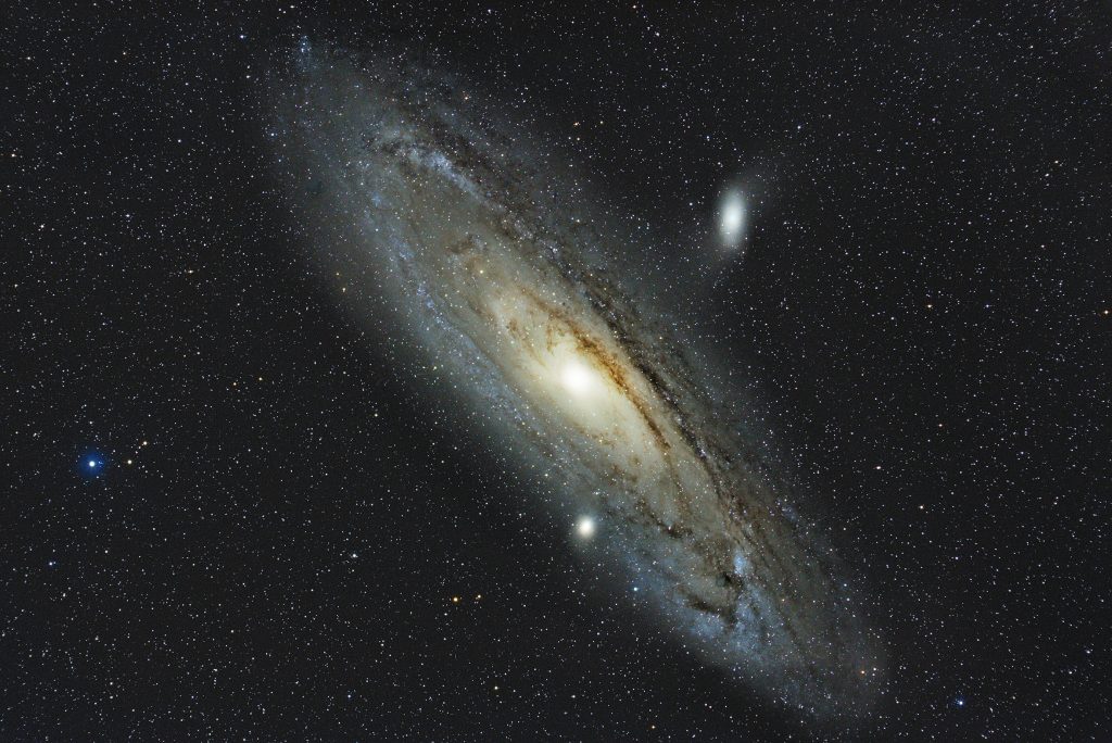 M31, 11 images of 600s each, refractor 127mm @f/5, Nikon D800, ISO400, PixInsight, Perfector 2.1