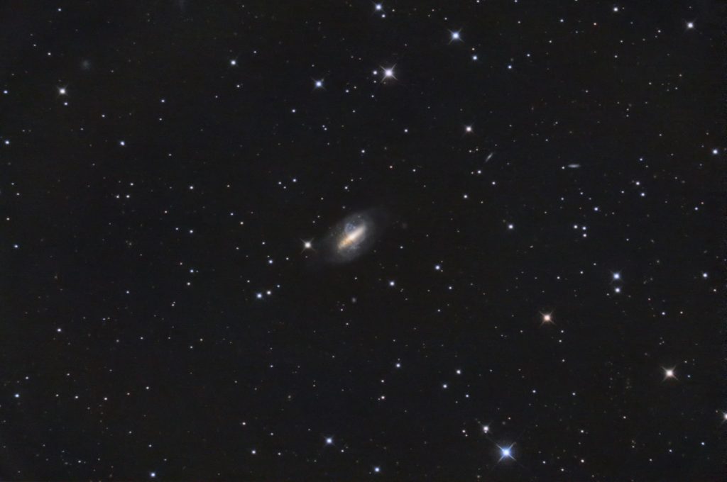 NGC2685. 12"RC, Canon 40D, 24 Bilder a 10min, ISO800, PixInsight, Photoshop.